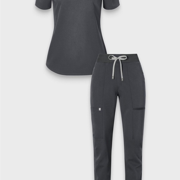 Fabletics Scrub Set - Picture 5 of 6